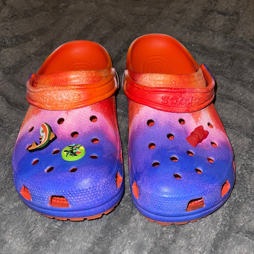 Crocs tie-dye